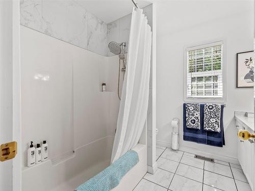 8765 Forsberg Road, Vernon, BC - Indoor Photo Showing Bathroom