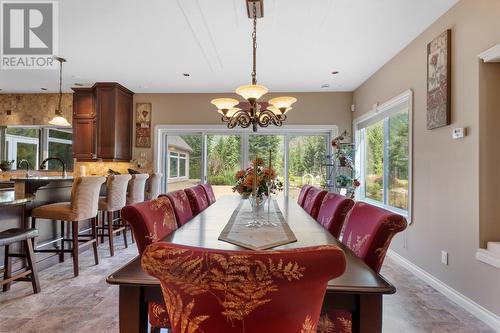 1480 Nighthawk  Drive, Castlegar, BC - Indoor Photo Showing Dining Room