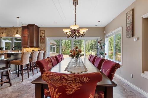 1480 Nighthawk Drive, Castlegar, BC - Indoor Photo Showing Dining Room