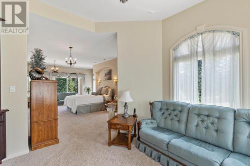 1480 Nighthawk  Drive, Castlegar, BC - Indoor Photo Showing Living Room