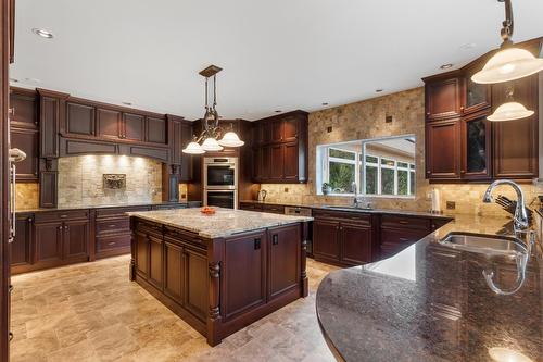 1480 Nighthawk Drive, Castlegar, BC - Indoor Photo Showing Kitchen With Upgraded Kitchen