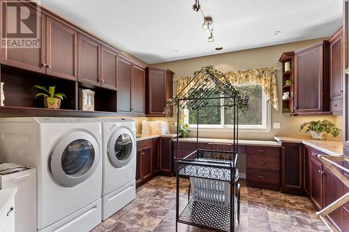 1480 Nighthawk  Drive, Castlegar, BC - Indoor Photo Showing Laundry Room