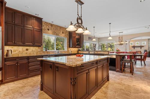 1480 Nighthawk Drive, Castlegar, BC - Indoor Photo Showing Kitchen