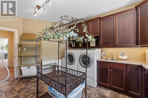 1480 Nighthawk  Drive, Castlegar, BC - Indoor Photo Showing Laundry Room