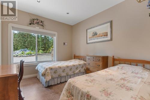 1480 Nighthawk  Drive, Castlegar, BC - Indoor Photo Showing Bedroom