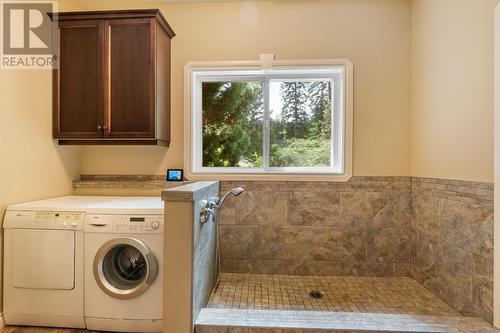 1480 Nighthawk  Drive, Castlegar, BC - Indoor Photo Showing Laundry Room