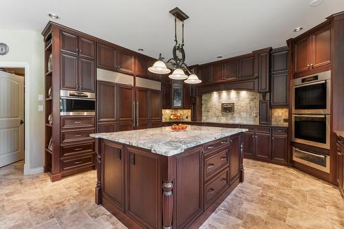 1480 Nighthawk Drive, Castlegar, BC - Indoor Photo Showing Kitchen With Upgraded Kitchen