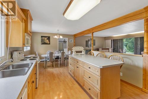 1480 Nighthawk  Drive, Castlegar, BC - Indoor Photo Showing Kitchen With Double Sink