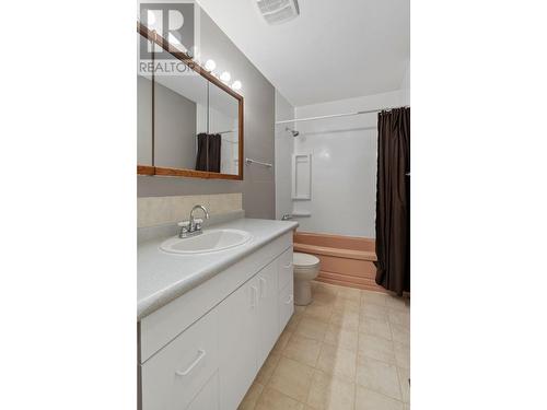 1480 Nighthawk  Drive, Castlegar, BC - Indoor Photo Showing Bathroom