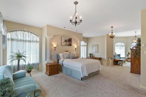 1480 Nighthawk Drive, Castlegar, BC - Indoor Photo Showing Bedroom