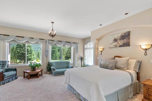 1480 Nighthawk Drive, Castlegar, BC - Indoor Photo Showing Bedroom