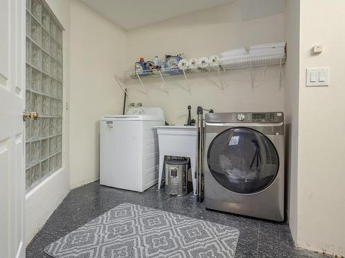 Laundry room - 131 Ch. Des Chênes, Sainte-Anne-Des-Lacs, QC - Indoor Photo Showing Laundry Room