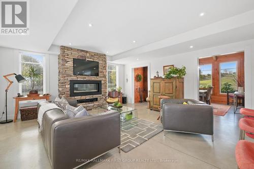 8508 Dale Road, Cobourg, ON - Indoor Photo Showing Living Room