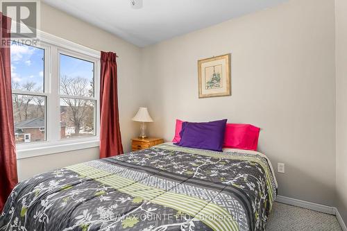 6 Low St, Prince Edward County, ON - Indoor Photo Showing Bedroom