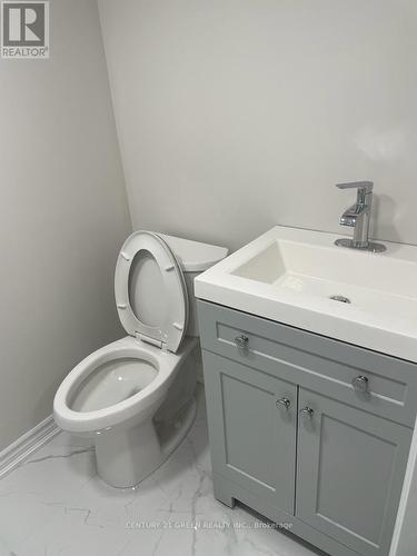 Bsmt - 136 Breton Avenue, Mississauga, ON - Indoor Photo Showing Bathroom