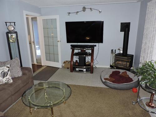 356 Marguerite Avenue, Greenwood, BC - Indoor Photo Showing Living Room
