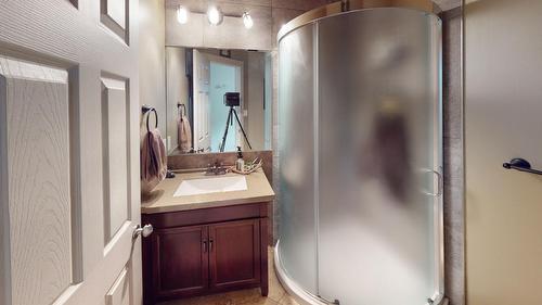 3000 Balmer Drive, Elkford, BC - Indoor Photo Showing Bathroom