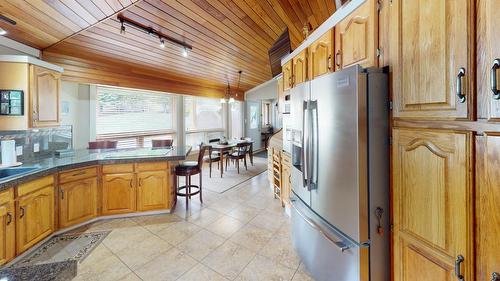 3000 Balmer Drive, Elkford, BC - Indoor Photo Showing Kitchen