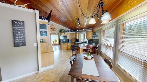 3000 Balmer Drive, Elkford, BC - Indoor Photo Showing Dining Room