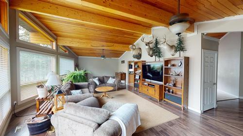 3000 Balmer Drive, Elkford, BC - Indoor Photo Showing Living Room
