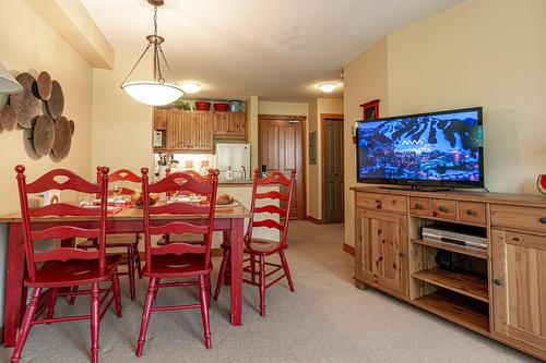 308 - 2080 Summit Drive, Panorama, BC - Indoor Photo Showing Dining Room