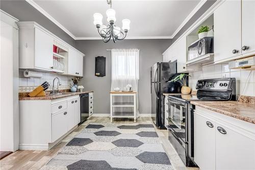 20 Leonard Street, Brantford, ON - Indoor Photo Showing Kitchen