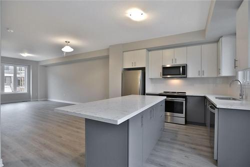 288 Glover Road|Unit #32, Stoney Creek, ON - Indoor Photo Showing Kitchen With Upgraded Kitchen