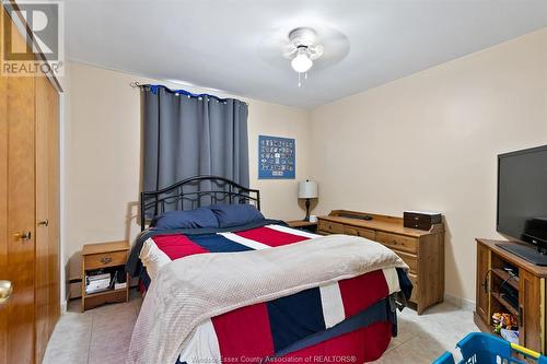 7555 Wyandotte East, Windsor, ON - Indoor Photo Showing Bedroom