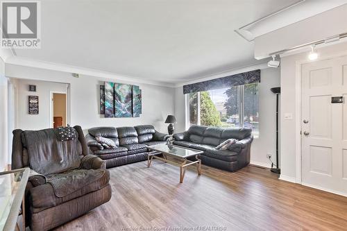 493 Bertha, Windsor, ON - Indoor Photo Showing Living Room