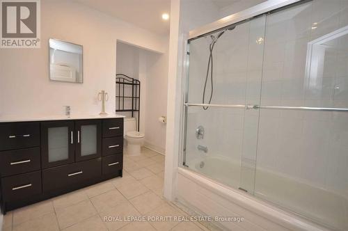24 Ash Cres, Toronto, ON - Indoor Photo Showing Bathroom