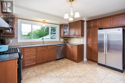 435 Parkside Dr, Hamilton, ON - Indoor Photo Showing Kitchen With Double Sink