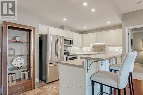 #411 -399 Elizabeth St, Burlington, ON - Indoor Photo Showing Kitchen With Upgraded Kitchen