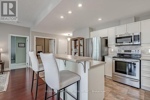 #411 -399 Elizabeth St, Burlington, ON - Indoor Photo Showing Kitchen With Upgraded Kitchen