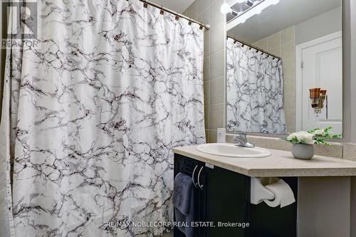 #907 -7730 Kipling Ave, Vaughan, ON - Indoor Photo Showing Bathroom
