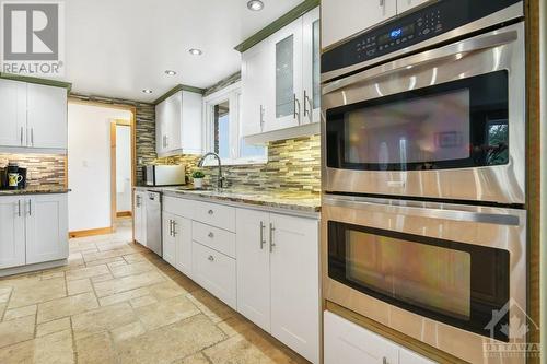 4028 Vaughan Side Road, Carp, ON - Indoor Photo Showing Kitchen With Upgraded Kitchen
