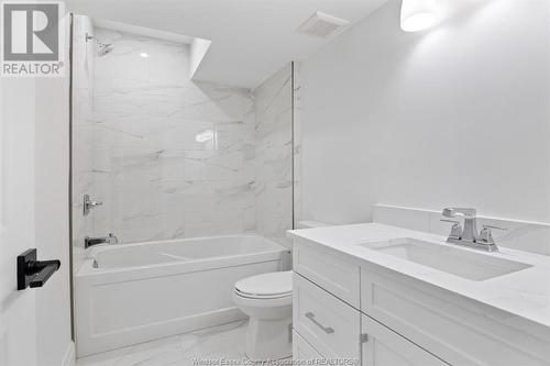 316 Huron, Lasalle, ON - Indoor Photo Showing Bathroom