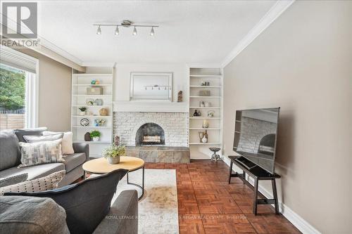 2036 Kawartha Cres, Mississauga, ON - Indoor Photo Showing Living Room With Fireplace
