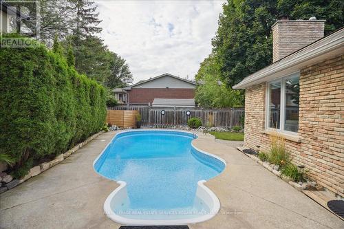 2036 Kawartha Cres, Mississauga, ON - Outdoor With In Ground Pool