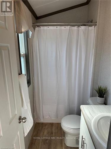 42 Quarry Meadows, Port Colborne, ON - Indoor Photo Showing Bathroom
