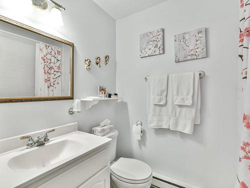 Salle de bains attenante Ã  la CCP - 110Z  - 112Z Rue Principale, Saint-Sauveur, QC - Indoor Photo Showing Bathroom