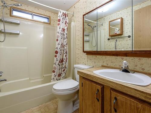 1784 England Ave, Courtenay, BC - Indoor Photo Showing Bathroom