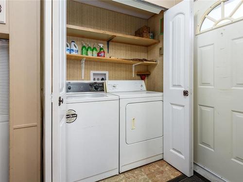 1784 England Ave, Courtenay, BC - Indoor Photo Showing Laundry Room