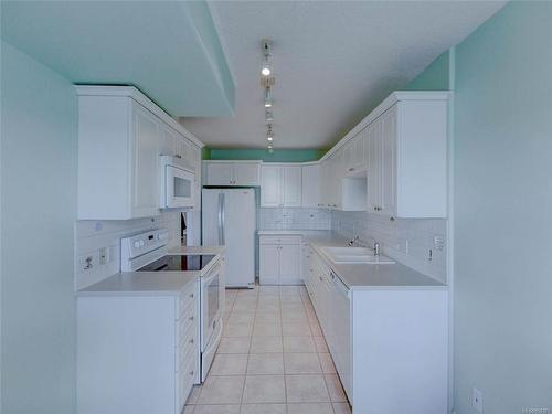 802-75 Songhees Rd, Victoria, BC - Indoor Photo Showing Laundry Room