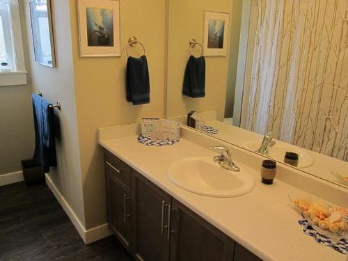 1524 Cowan Way, Merritt, BC - Indoor Photo Showing Bathroom