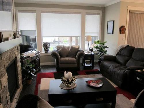 1524 Cowan Way, Merritt, BC - Indoor Photo Showing Living Room