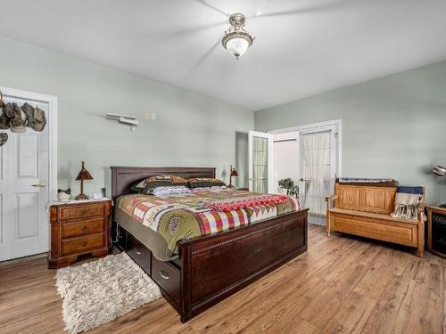 5976 Vla Rd, Chase, BC - Indoor Photo Showing Bedroom