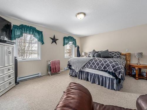 5976 Vla Rd, Chase, BC - Indoor Photo Showing Bedroom