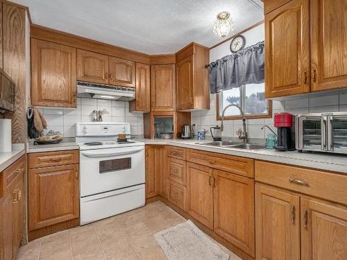 5976 Vla Rd, Chase, BC - Indoor Photo Showing Kitchen With Double Sink