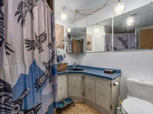 5976 Vla Rd, Chase, BC - Indoor Photo Showing Bathroom