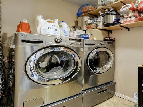 730 Snowdrop Ave, Saanich, BC - Indoor Photo Showing Laundry Room
